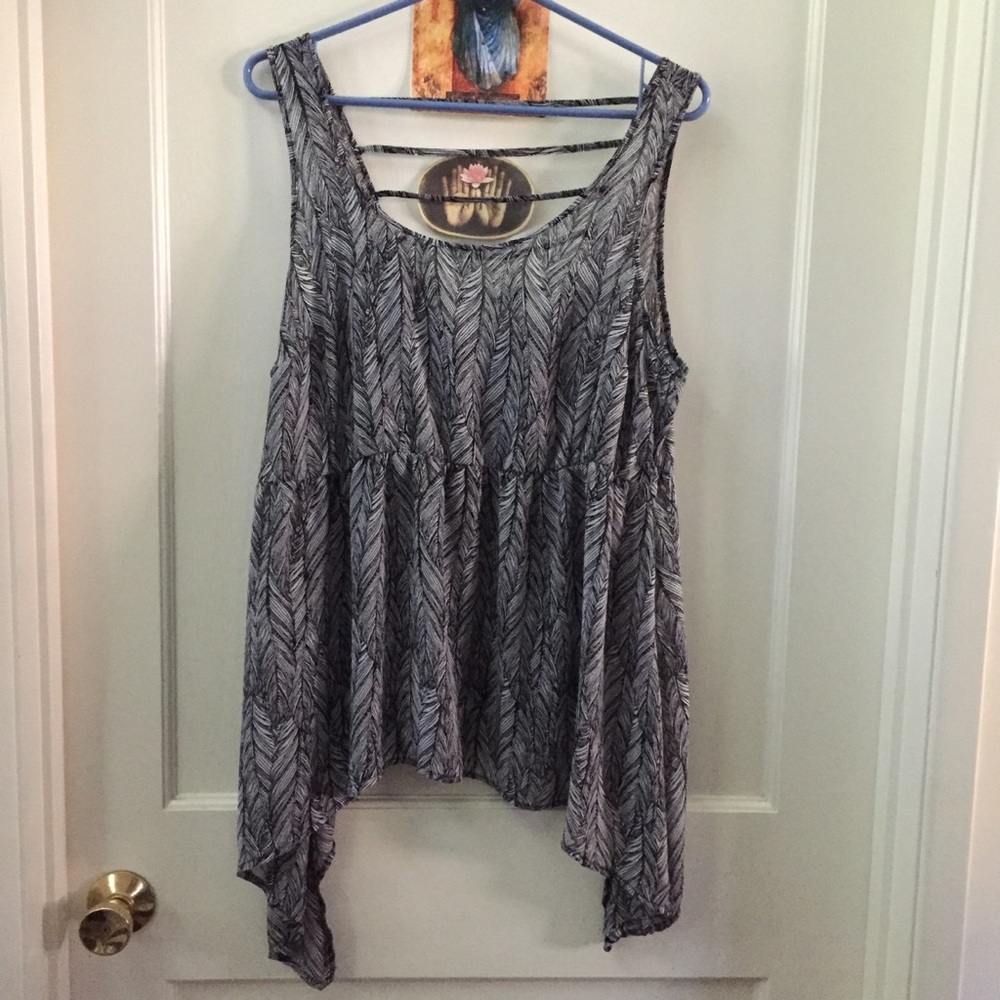 Torrid Top with Feather Pattern Black plus size 1 - Picture 3 of 14